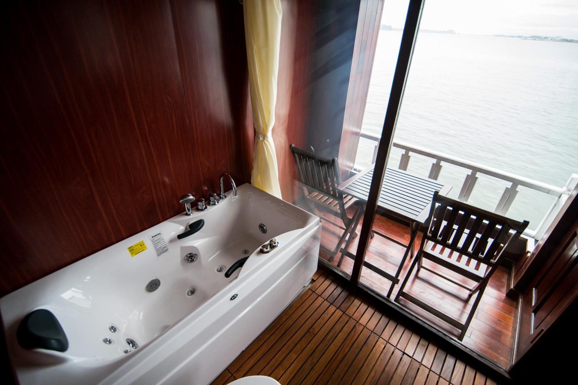 Renea Cruises Halong Hotel Hạ Long-öböl Kültér fotó