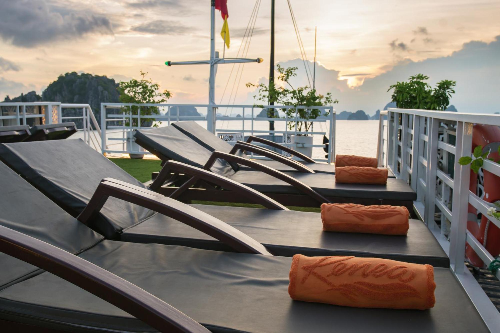 Renea Cruises Halong Hotel Hạ Long-öböl Kültér fotó