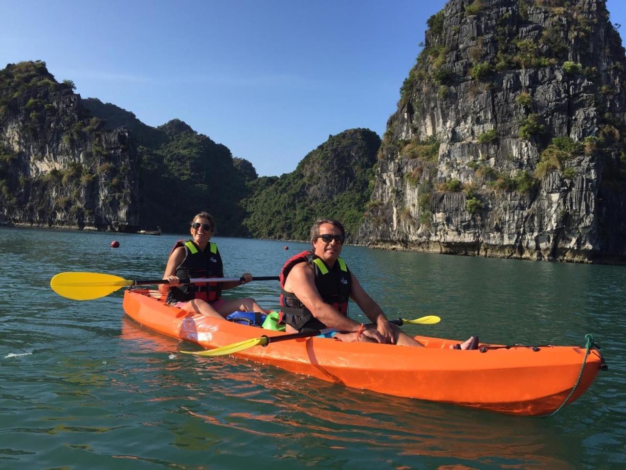 Renea Cruises Halong Hotel Hạ Long-öböl Kültér fotó