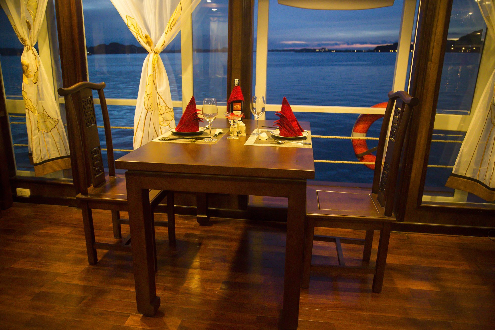 Renea Cruises Halong Hotel Hạ Long-öböl Kültér fotó