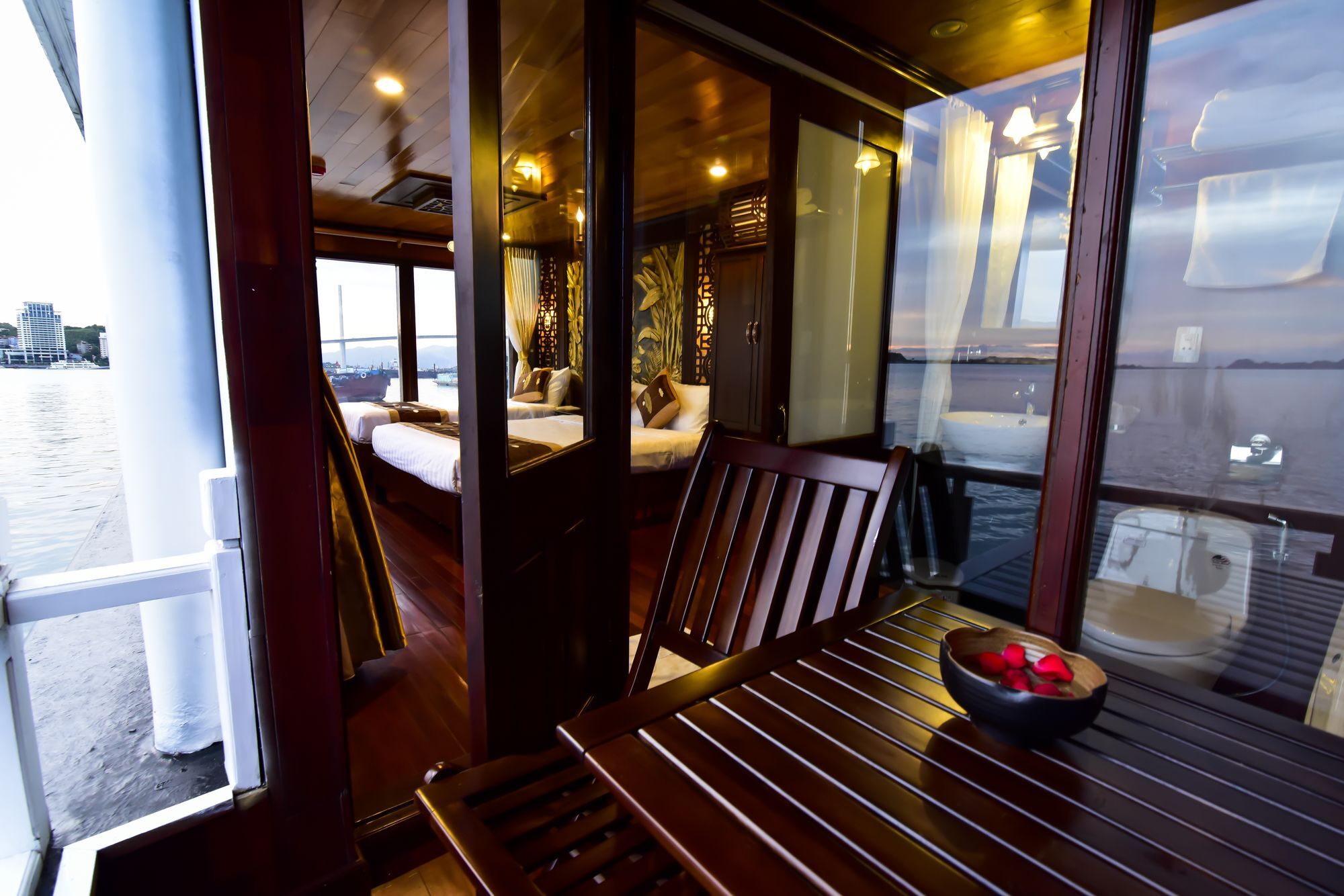 Renea Cruises Halong Hotel Hạ Long-öböl Kültér fotó